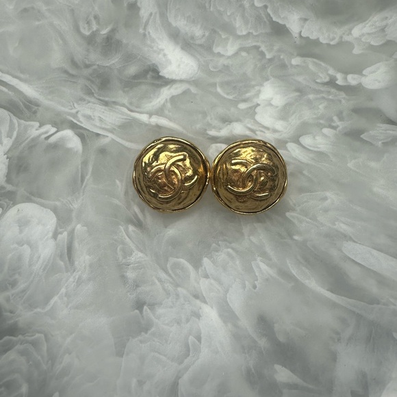 Vintage Chanel Clip On Gold Earrings - Picture 2 of 8